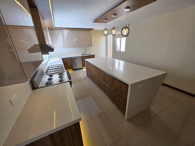 Casa en renta zona 16, Cayalá