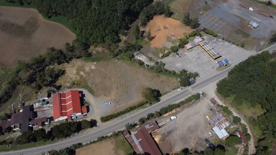 Alquilo Terreno sobre carretera principal, Cobán | ACODI