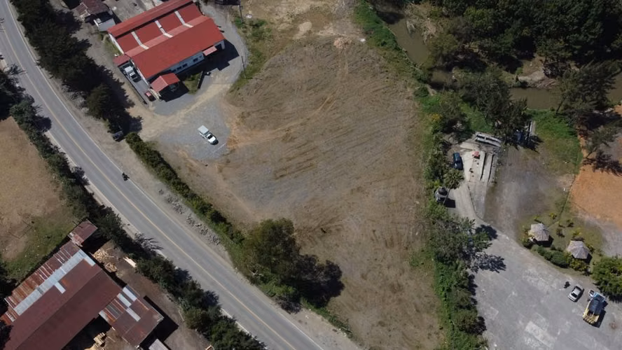 Alquilo Terreno sobre carretera principal, Cobán | ACODI