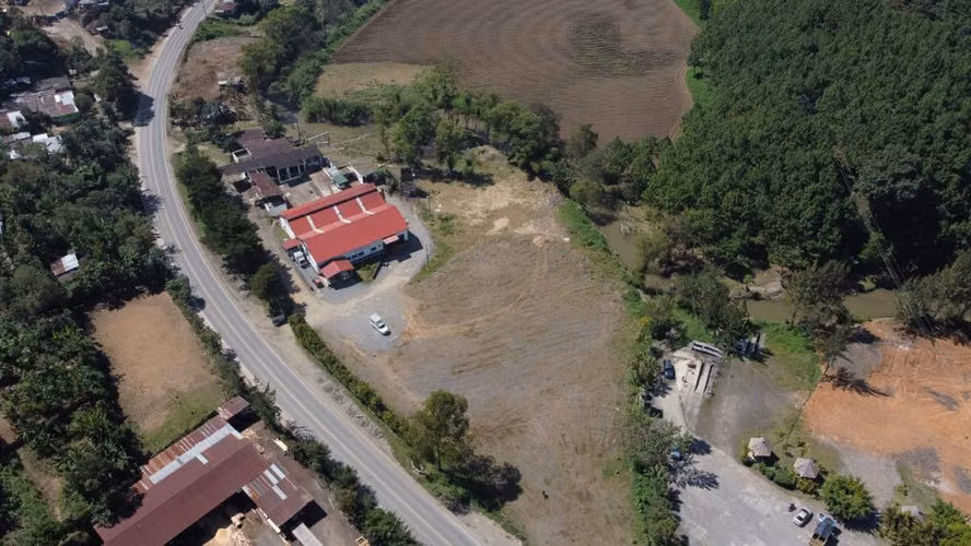 Alquilo Terreno sobre carretera principal, Cobán | ACODI