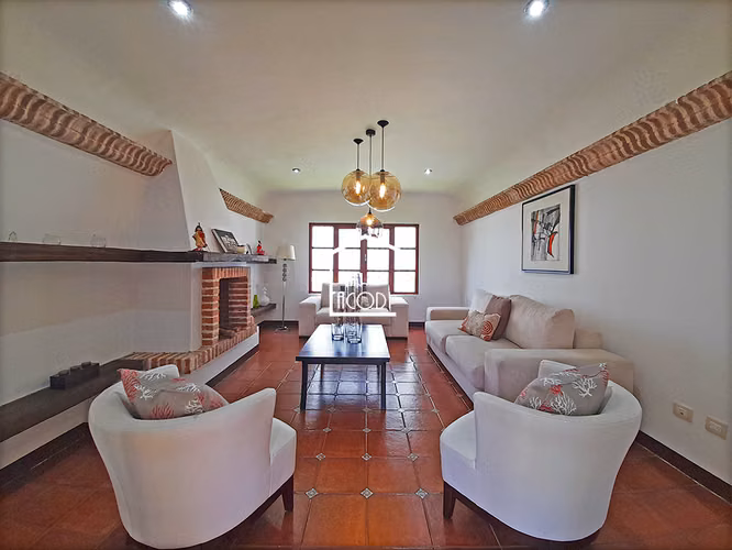 Vendo Casa en Jardines de San Isidro, zona 16 | ACODI