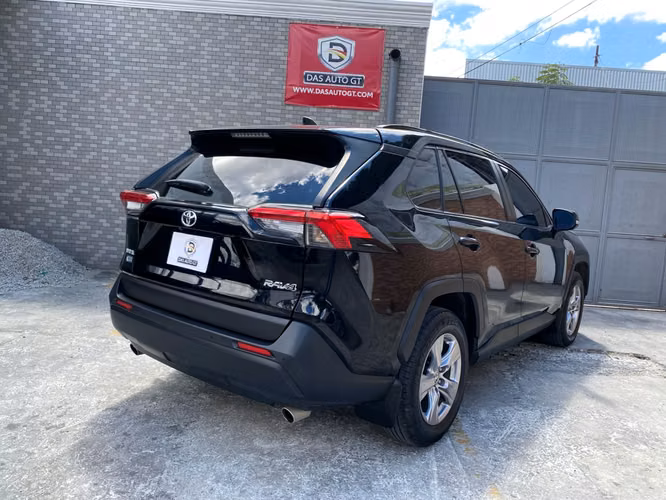 Toyota Rav4 4x2 Automática de Agencia Modelo 2024