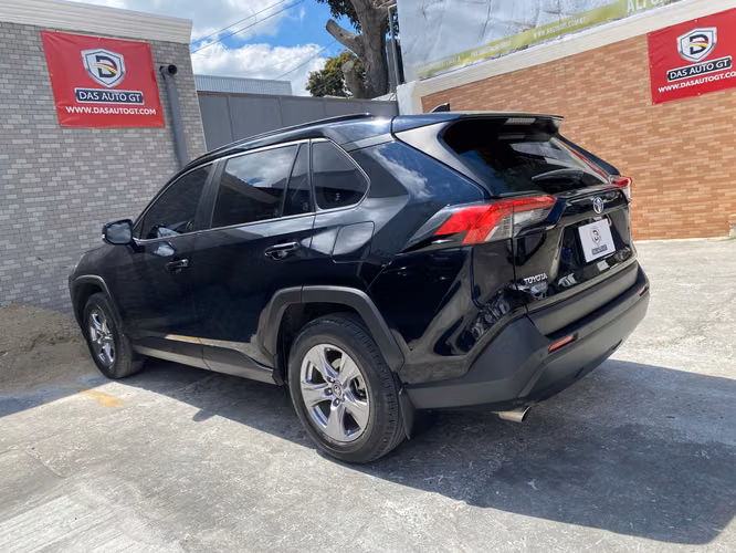 Toyota Rav4 4x2 Automática de Agencia Modelo 2024