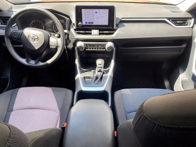 Toyota Rav4 4x2 Automática de Agencia Modelo 2024