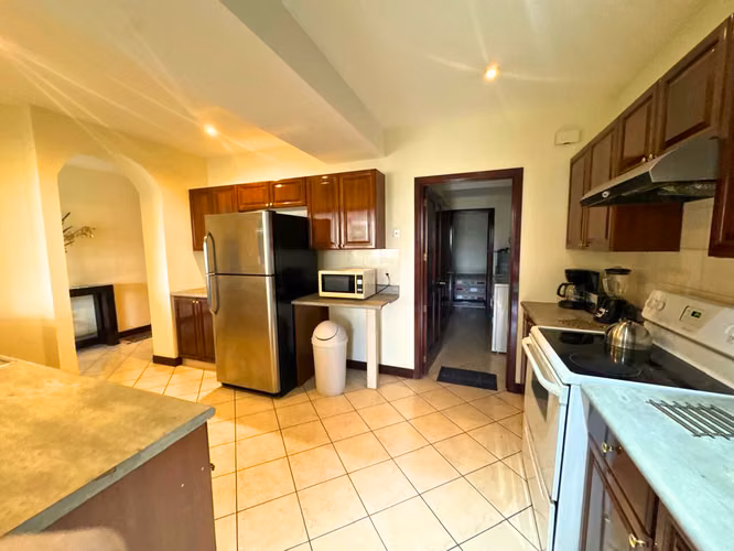 VENDO AMPLIO APARTAMENTO EN MILENIA ZONA 10 COLONIA OAKLAND - Imagen 7