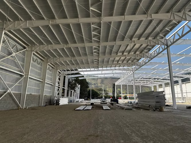 RENTO / ALQUILO BODEGA - 8,000 M2, SOBRE CARRETERA AMATITLAN - PALIN, 11 MTRS AL HOMBRO