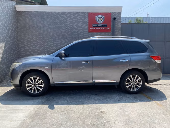 Nissan Pathfinder 4x4 de Agencia Modelo 2015