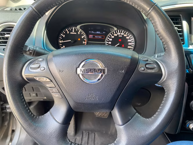Nissan Pathfinder 4x4 de Agencia Modelo 2015
