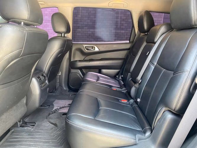 Nissan Pathfinder 4x4 de Agencia Modelo 2015