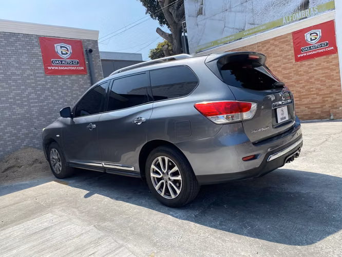 Nissan Pathfinder 4x4 de Agencia Modelo 2015