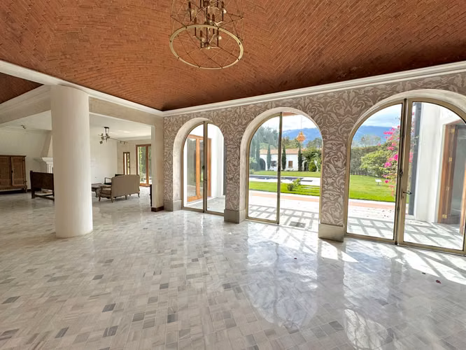 Exclusiva Casa con piscina en Panorama a 5 minutos de Antigua | Increible vista al volcán - Imagen 5