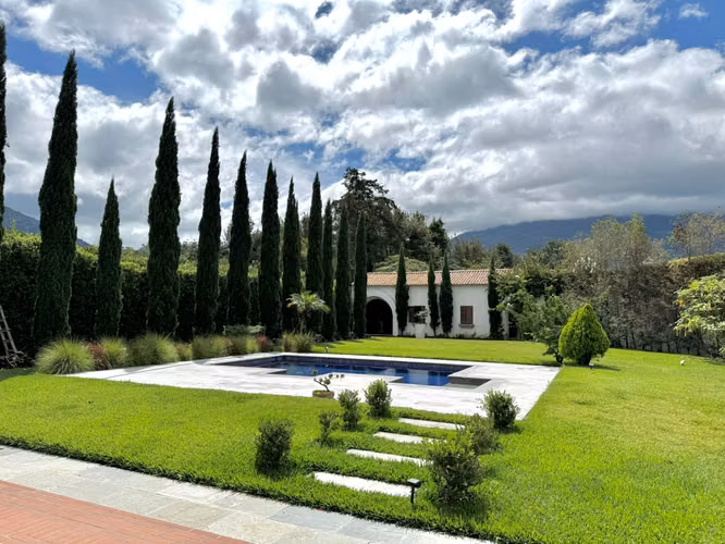 Exclusiva Casa con piscina en Panorama a 5 minutos de Antigua | Increible vista al volcán - Imagen 3