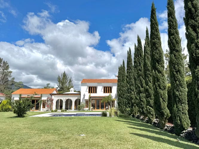 Exclusiva Casa con piscina en Panorama a 5 minutos de Antigua | Increible vista al volcán - Imagen 18