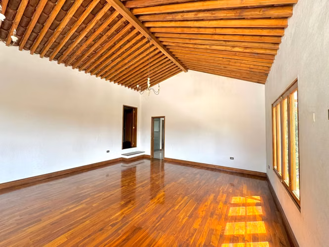 Exclusiva Casa con piscina en Panorama a 5 minutos de Antigua | Increible vista al volcán - Imagen 10