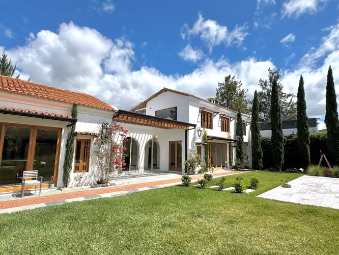 Exclusiva Casa con piscina en Panorama a 5 minutos de Antigua | Increible vista al volcán - Imagen 19