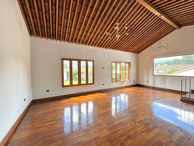 Exclusiva Casa con piscina en Panorama a 5 minutos de Antigua | Increible vista al volcán - Imagen 9