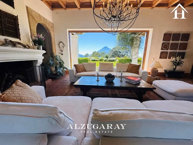 Casa espectacular 22,300 V2 Antigua Guatemala