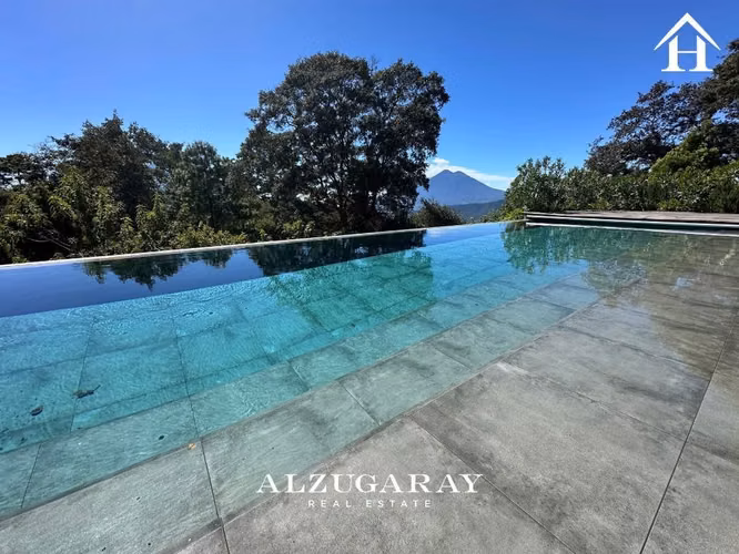 Casa espectacular 22,300 V2 Antigua Guatemala