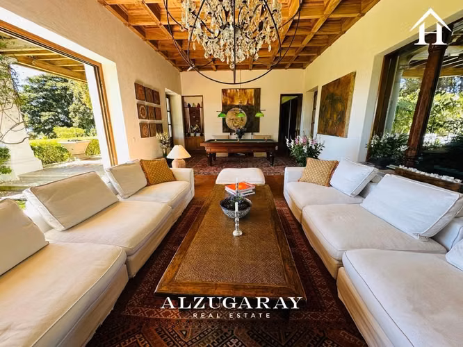 Casa espectacular 22,300 V2 Antigua Guatemala