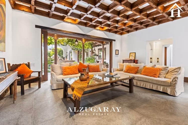 Casa de lujo amueblada con piscina cond Bosques de Antigua - Imagen 3