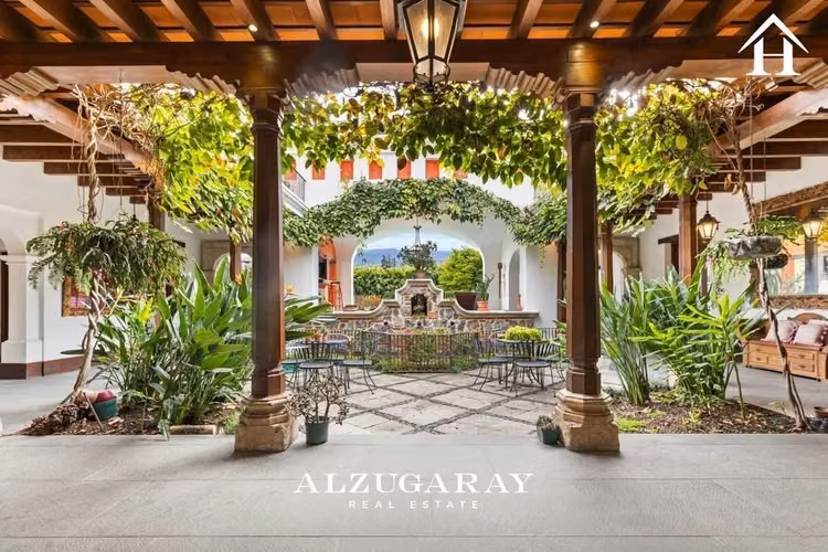 Casa de lujo amueblada con piscina cond Bosques de Antigua - Imagen 1