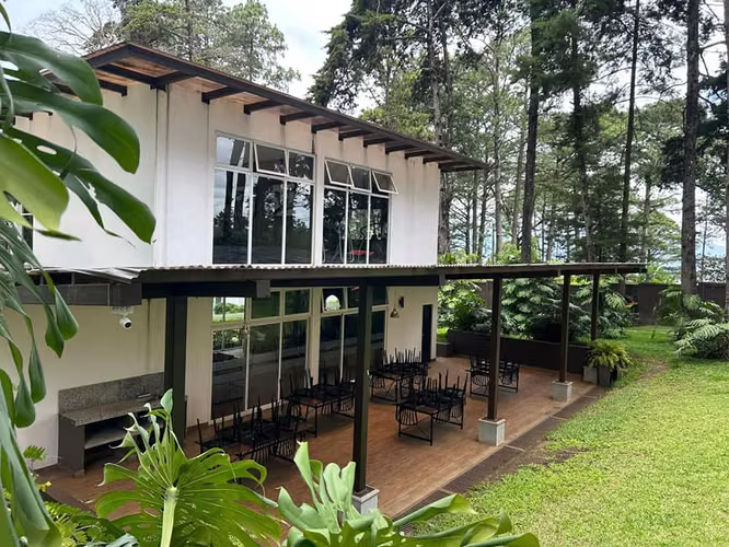 APARTAMENTO EN VENTA EN PRIMER NIVEL CON JARDIN