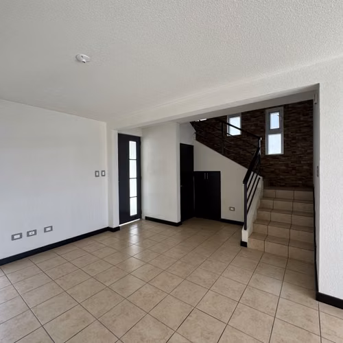 Casa en Construcción en Condominio – Milpas Altas