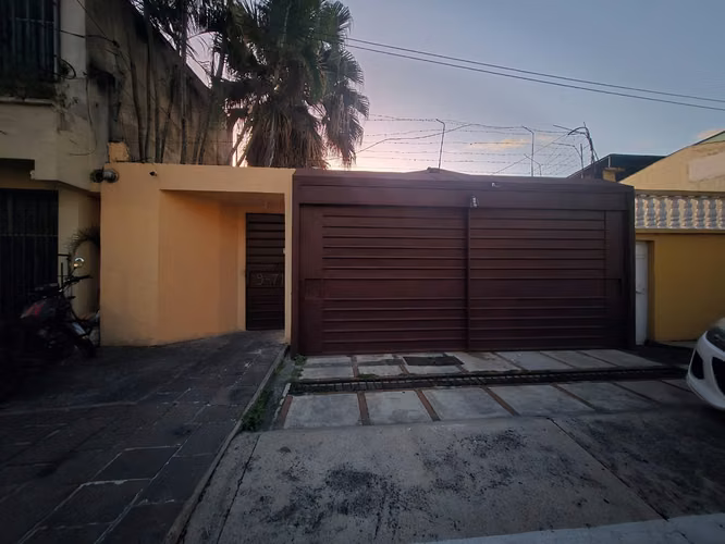 Casa en Zona 18 - Imagen 1