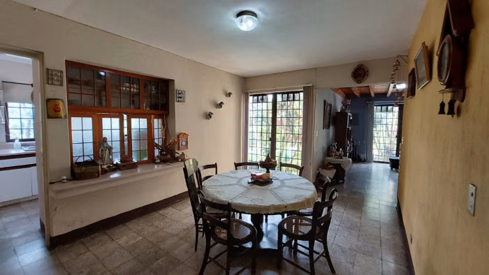 CASA RESIDENCIAL CON PISCINA EN SAN JUAN SACATEPEQUEZ