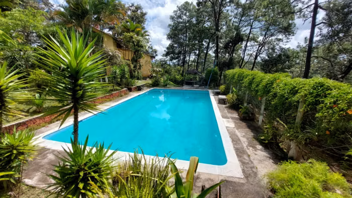 CASA RESIDENCIAL CON PISCINA EN SAN JUAN SACATEPEQUEZ