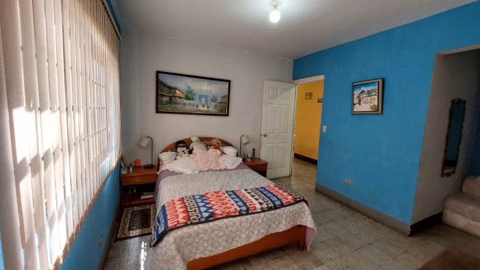 CASA RESIDENCIAL CON PISCINA EN SAN JUAN SACATEPEQUEZ