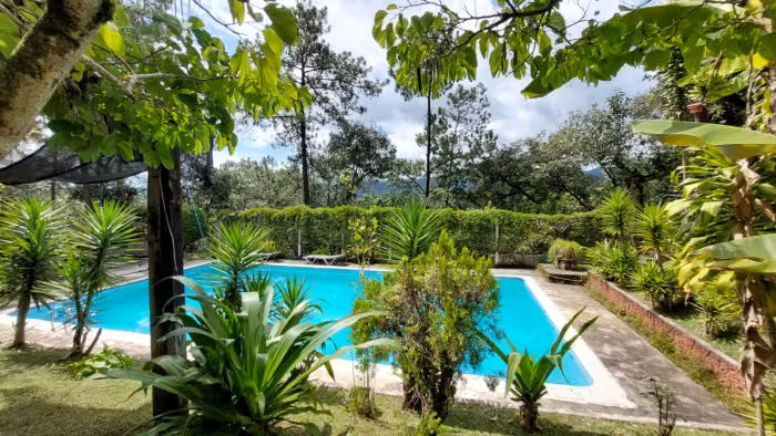 CASA RESIDENCIAL CON PISCINA EN SAN JUAN SACATEPEQUEZ