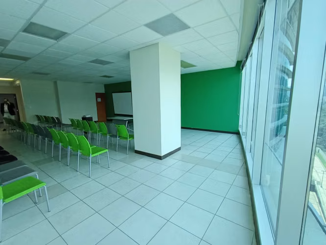 OFICINA EN RENTA/VENTA EN ZONA PRADERA DE 93MT2