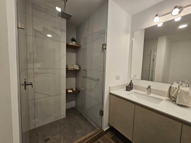 EN VENTA MODERNO APARTAMENTO EN PERIFERICO ZONA 11 - Imagen 7