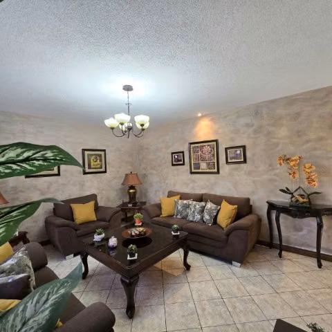 Casa en Venta Zona 11 Ciudad de Guatemala Las Charcas