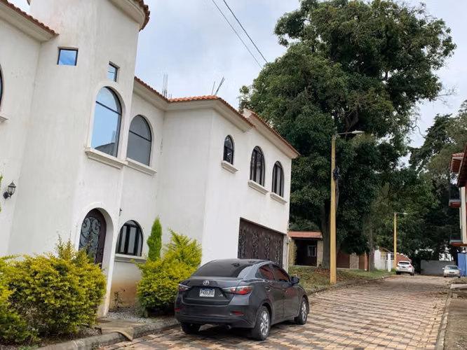 Lote de esquina en Venta en Paseo Colonial de San Lucas