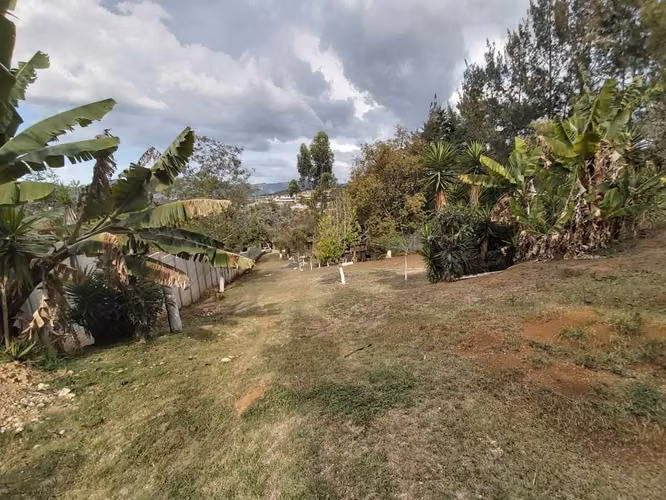 Vendo Terreno en Villas De Santiago a 5 Minutos de San Lucas Sacatepéquez - Imagen 2