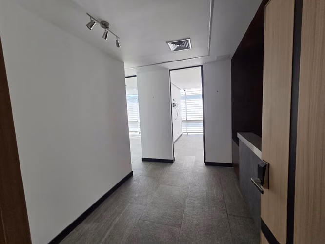 OFICINA EN RENTA EN ZONA 10, EDIFICIO RENOVATTI