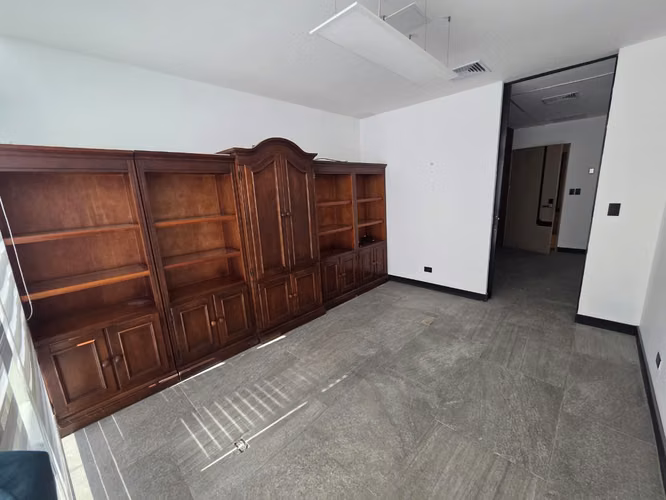 OFICINA EN RENTA EN ZONA 10, EDIFICIO RENOVATTI