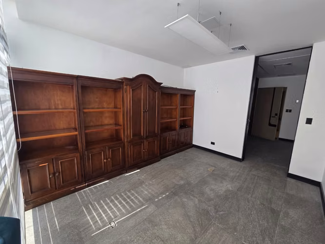 OFICINA EN RENTA EN ZONA 10, EDIFICIO RENOVATTI