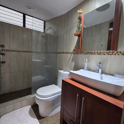 Apartamento Amueblado en Renta o Venta en Zona 10