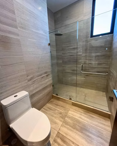 Apto. Lujo 2 Hab con Balcón en Echo Torre II, Zona 14 | Venta y Renta