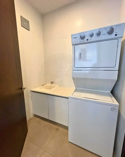 Apto. Lujo 2 Hab con Balcón en Echo Torre II, Zona 14 | Venta y Renta