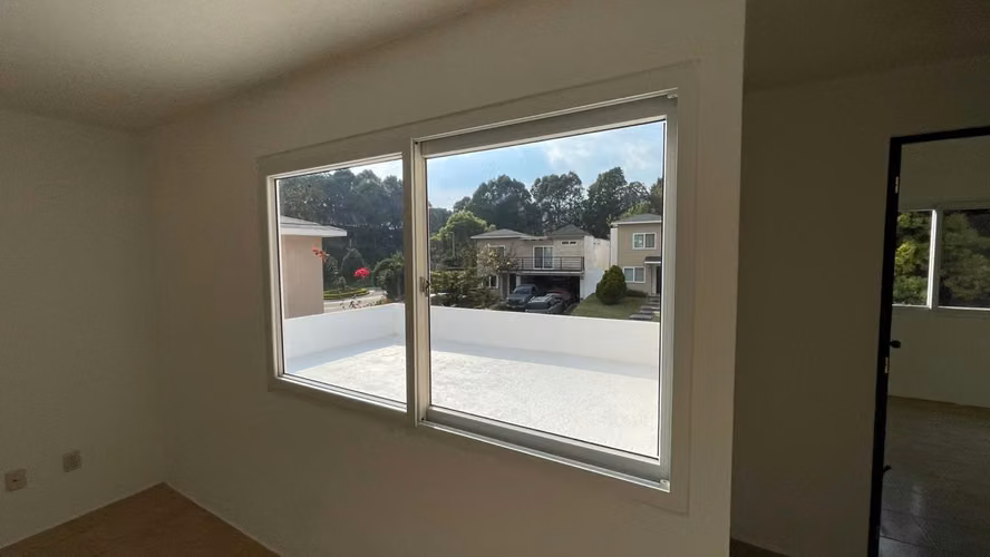La Fontana carretera Salvador km 25.5 por el Village