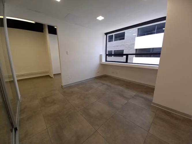 ALQUILO OFICINA EN CENTRO EMPRESARIAL ZONA 10