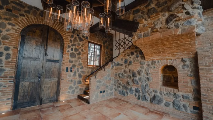 VENTA DE HERMOSA PROPIEDAD EN EXCLUSIVO RESIDENCIAL CERCA DE ANTIGUA GUATEMALA - Imagen 3