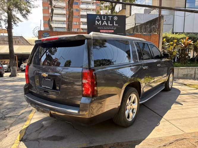 Chevrolet Suburban LTZ BLINDADA año 2015 de agencia