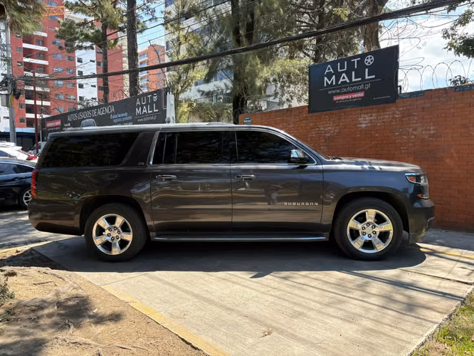 Chevrolet Suburban LTZ BLINDADA año 2015 de agencia
