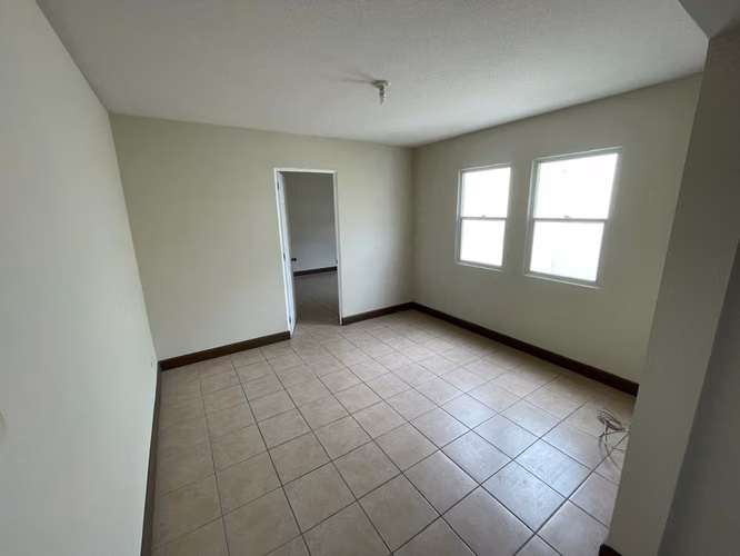 Linda casa en Condado el Naranjo Zona 4 de Mixco de 4 Habitaciones