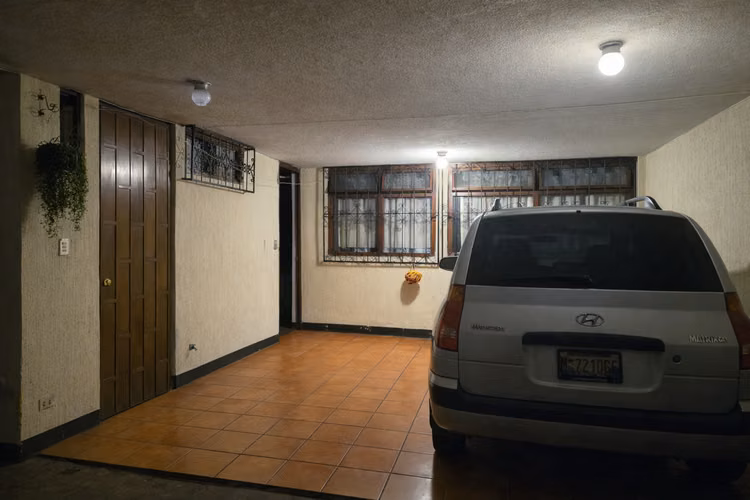 ZONA 1 RENTO APARTAMENTO TIPO CASA 3 DORMITORIOS 2 PARQUEOS Q8,000